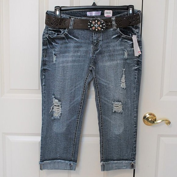 NEW Distressed Capri with Belt, sz 13 Junior Fit